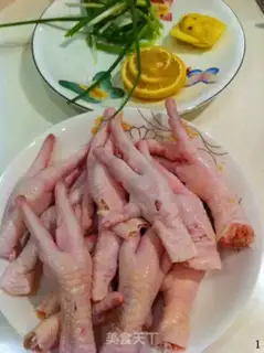 Make Lemon peppers and claws step 0
