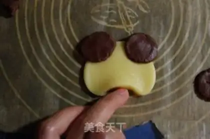 Make Little Bear Barcake step 11