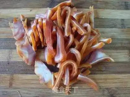 Make cucumber with pig ears step 0