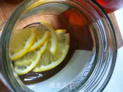 Make Lemon honey tea step 1