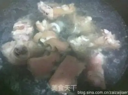 Make Red burning pig hands step 1