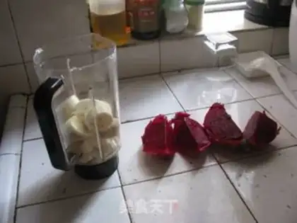 Make Banana shake of the flamingo step 2
