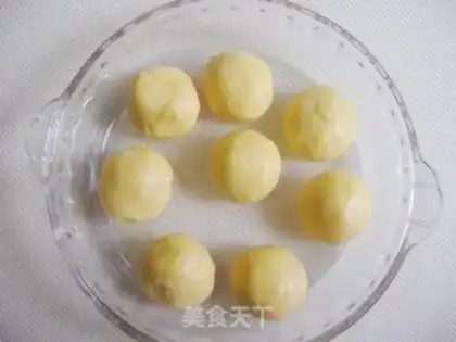 Make Bean pineapple bun step 7