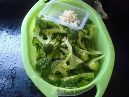 Make Fried broccoli step 1