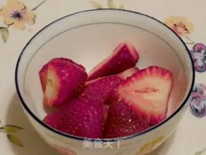 Make Strawberry shakes step 1
