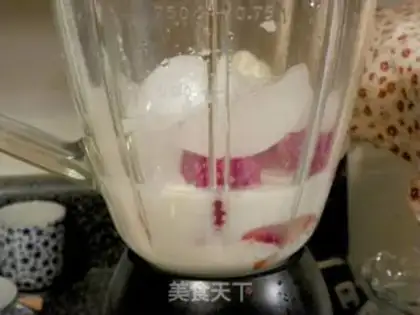 Make Strawberry shakes step 2