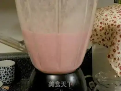 Make Strawberry shakes step 3
