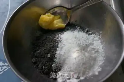 Make Little rabbit sesame sack step 5