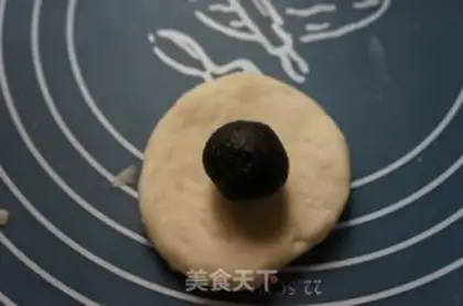 Make Little rabbit sesame sack step 8