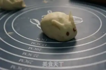 Make Little rabbit sesame sack step 9