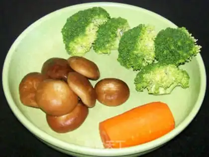 Make Mushrooms and broccoli step 1
