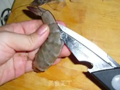 Make Garlic fan shrimp step 1