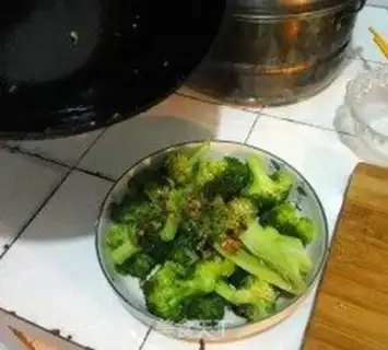 Make Garlic broccoli step 8