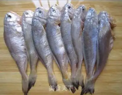 Make Dried yellow fish step 1