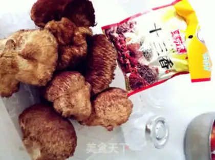 Make Fresh chicken with monkey mushrooms step 0