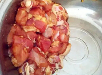 Make Fresh chicken with monkey mushrooms step 1