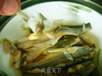 Make Snow pickles, yellow fish step 6
