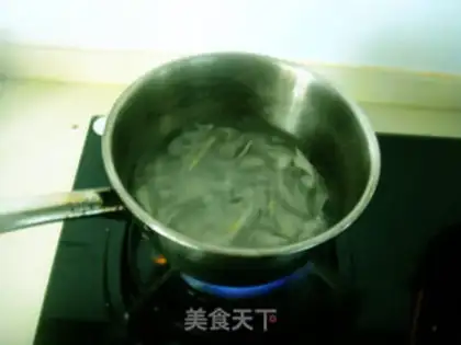 Make Snow pickles, yellow fish step 10