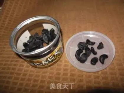 Make Yogurt and garlic salad step 1