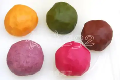 Make Five-colour moon cakes step 17