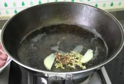 Make Spicy beef noodles step 2