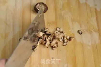 Make Meat sauce noodles step 1