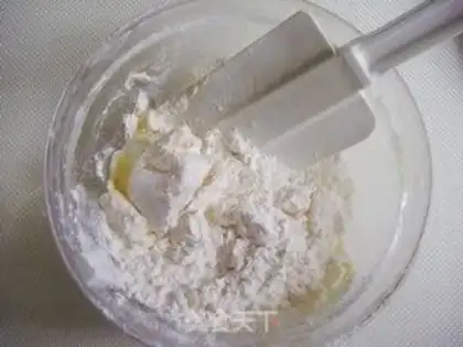 Make Bean pineapple bun step 5