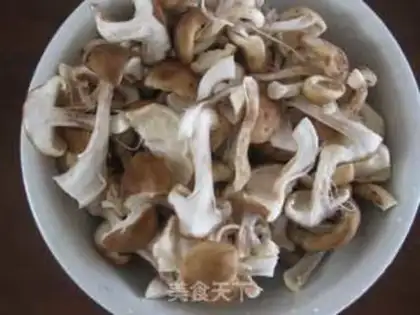 Make A chicken leg with mushrooms step 0