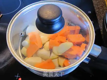 Make Baked cheese and silver potatoes step 1