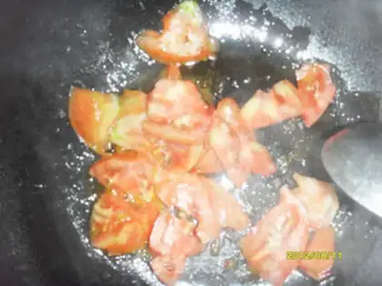Make Purple tomato meatball soup step 1