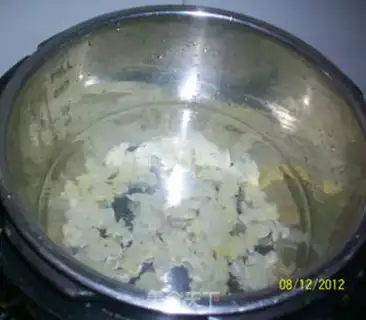 Make Purple potato silver ear soup step 1