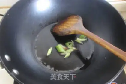 Make Curry chicken and potatoes step 1
