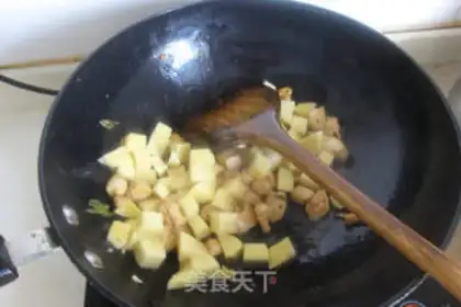 Make Curry chicken and potatoes step 3