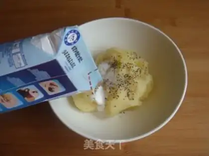 Make Tuna mashed salad step 2