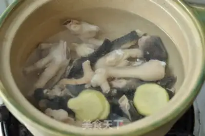 Make Chicken claw soup step 3
