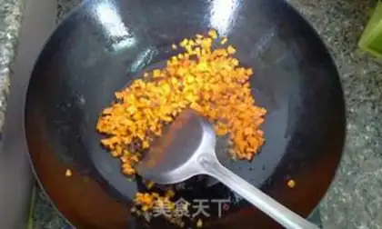 Make Beef pelt egg fried rice step 7