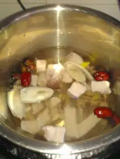 Make Ink fish stewed with flowers step 2