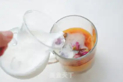 Make Rose milk tea step 4