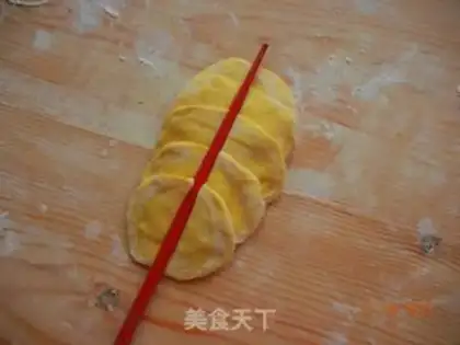 Make Double-coloured buns step 7