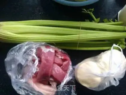 Make Celery mushroom pork dumplings step 0