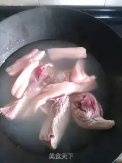 Make Celery mushroom pork dumplings step 2