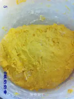 Make Pumpkin roll step 4