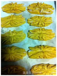 Make Pumpkin roll step 18