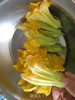 Make Pumpkin fried eggs step 0