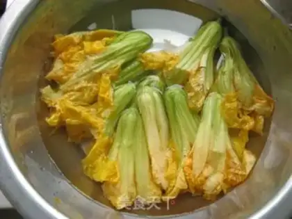 Make Pumpkin fried eggs step 1