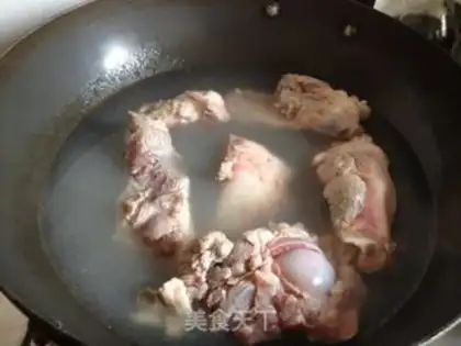 Make radish bone soup step 1