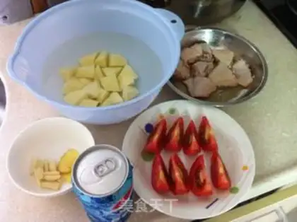 Make Tomato potato chicken wings step 0