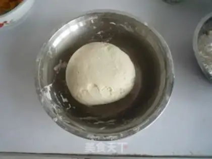 Make Potato-coloured buns step 1
