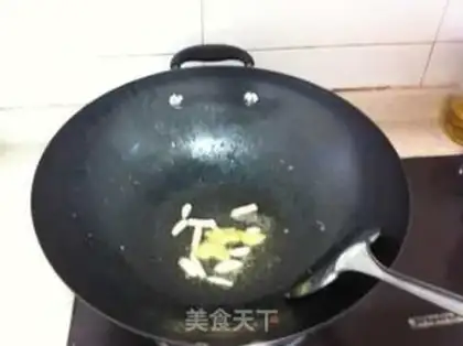 Make Tomato potato chicken wings step 2