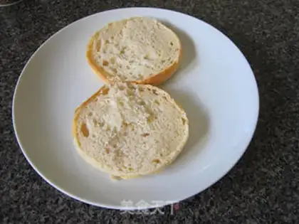 Make English muffin step 0